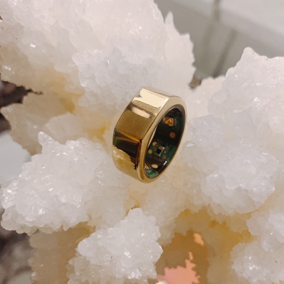 Oura Ring, Gen 2 in GOLD - Picture 2 of 4